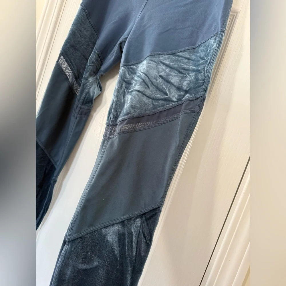 ALO Sheila High Waist Yoga Legging Velvet - Picture 9 of 12